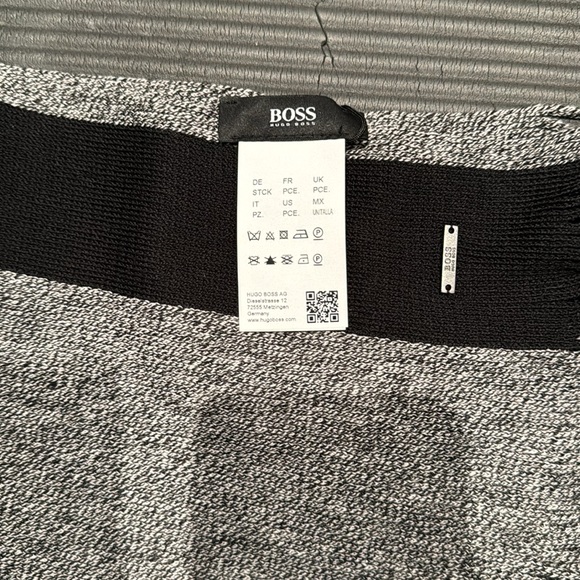 Hugo Boss Unisex scarf - Picture 2 of 3